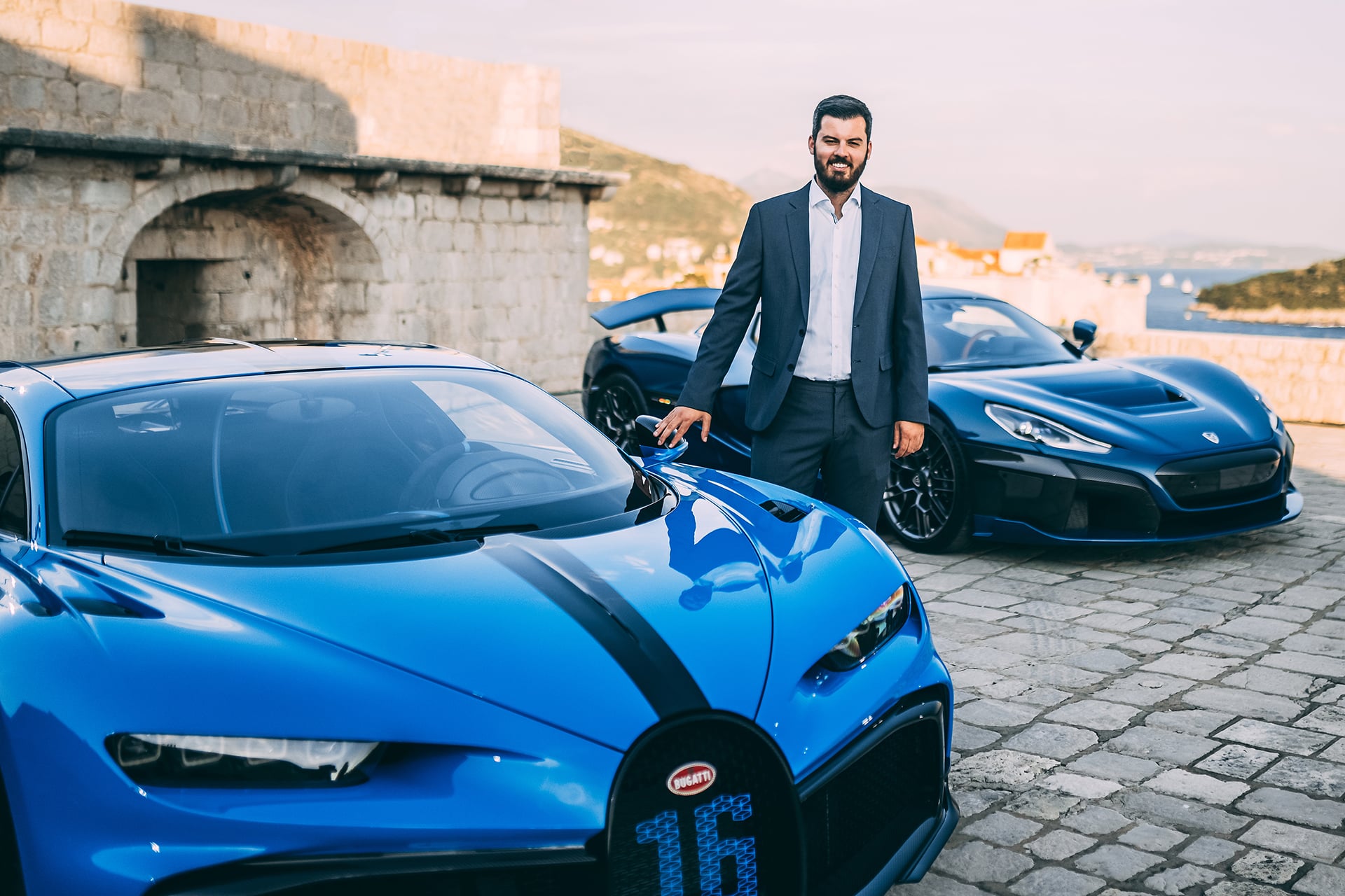 Criador de hipercarros elétricos diz que o futuro dos superesportivos é a gasolina