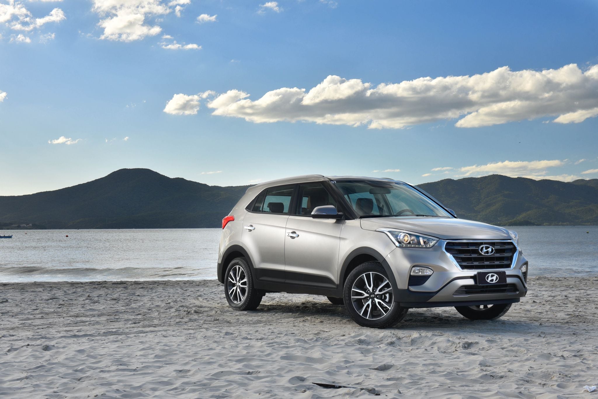 hyundai creta 2018 prata frente parado