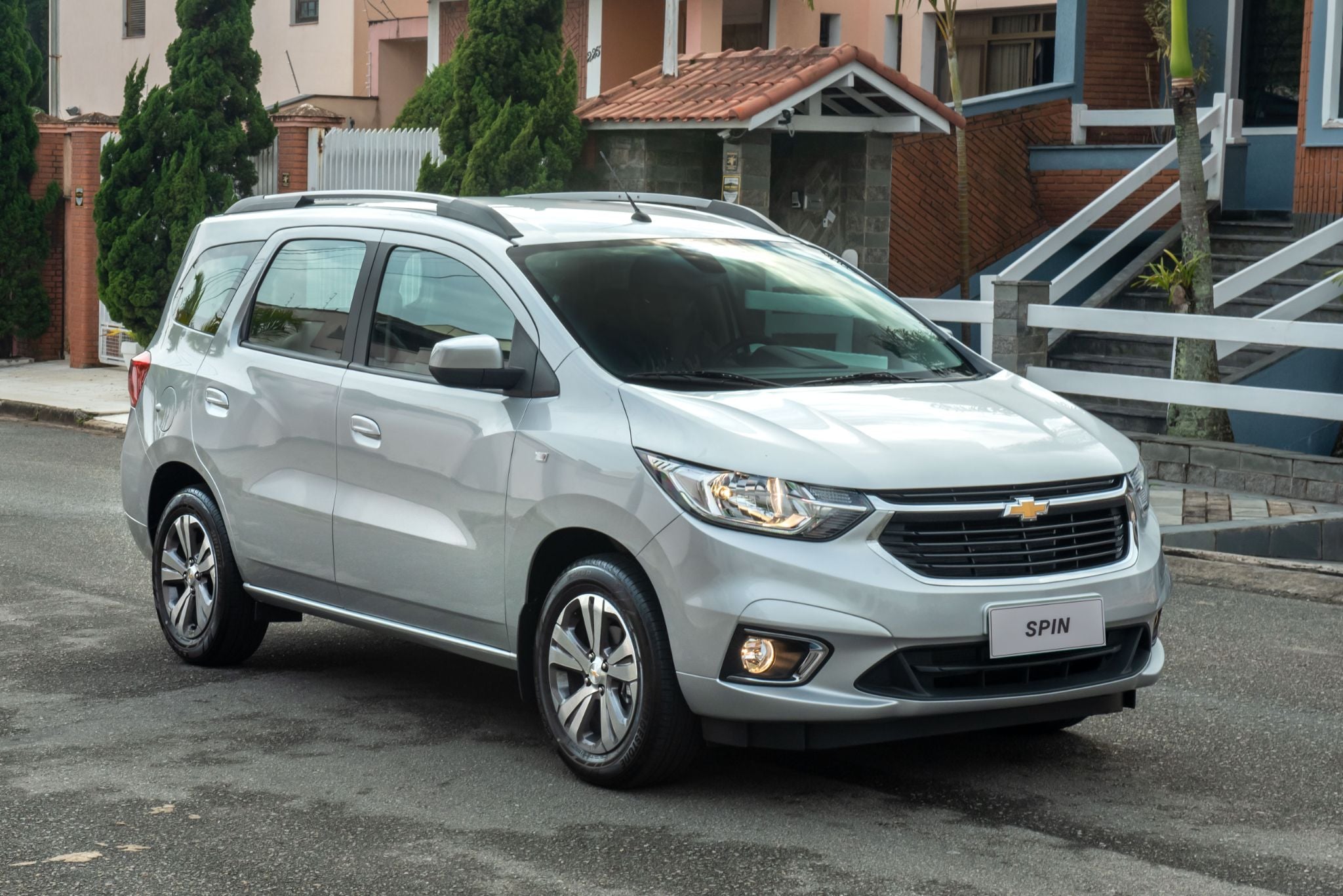 chevrolet spin premier 2019 prata frente parada