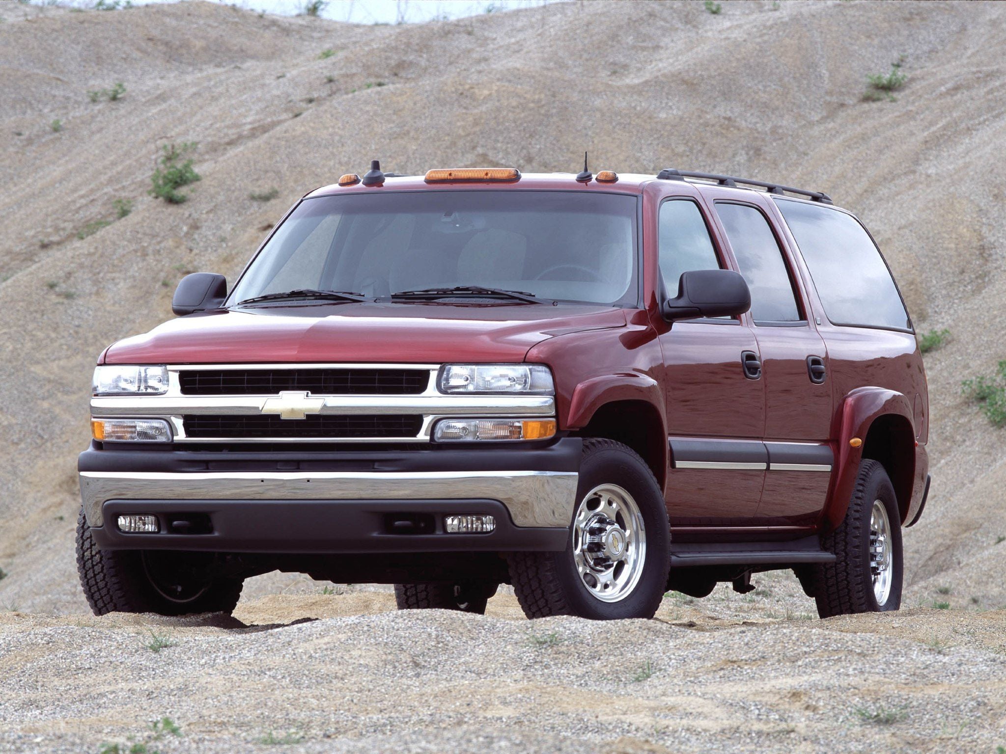 chevrolet_suburban_2500 vermelho frente parado