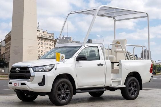 Toyota Hilux Papamovel 2026 Lateral