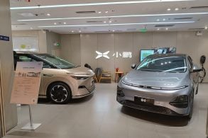 SZ 深圳 Shenzhen 南山 Nanshan 益田假日廣場 Yitian Holiday Plaza 商場 mall shop XPeng car showroom February 2024 R12S 01