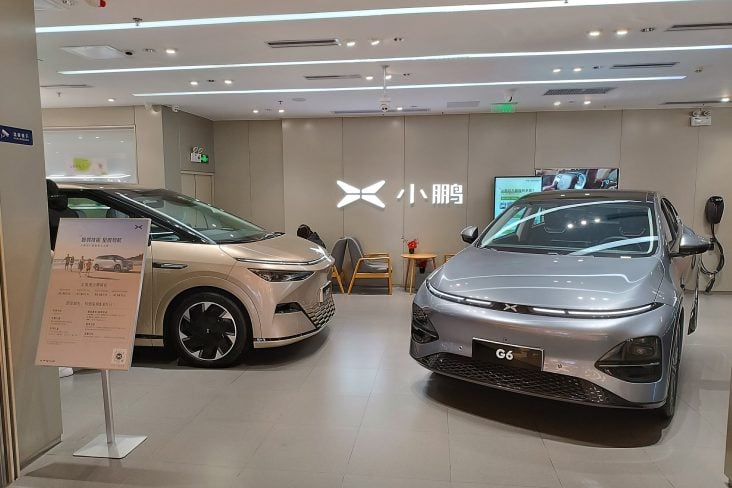 SZ 深圳 Shenzhen 南山 Nanshan 益田假日廣場 Yitian Holiday Plaza 商場 mall shop XPeng car showroom February 2024 R12S 01