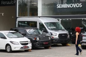 Concessionária de automóveis Fiat na Radial Leste
