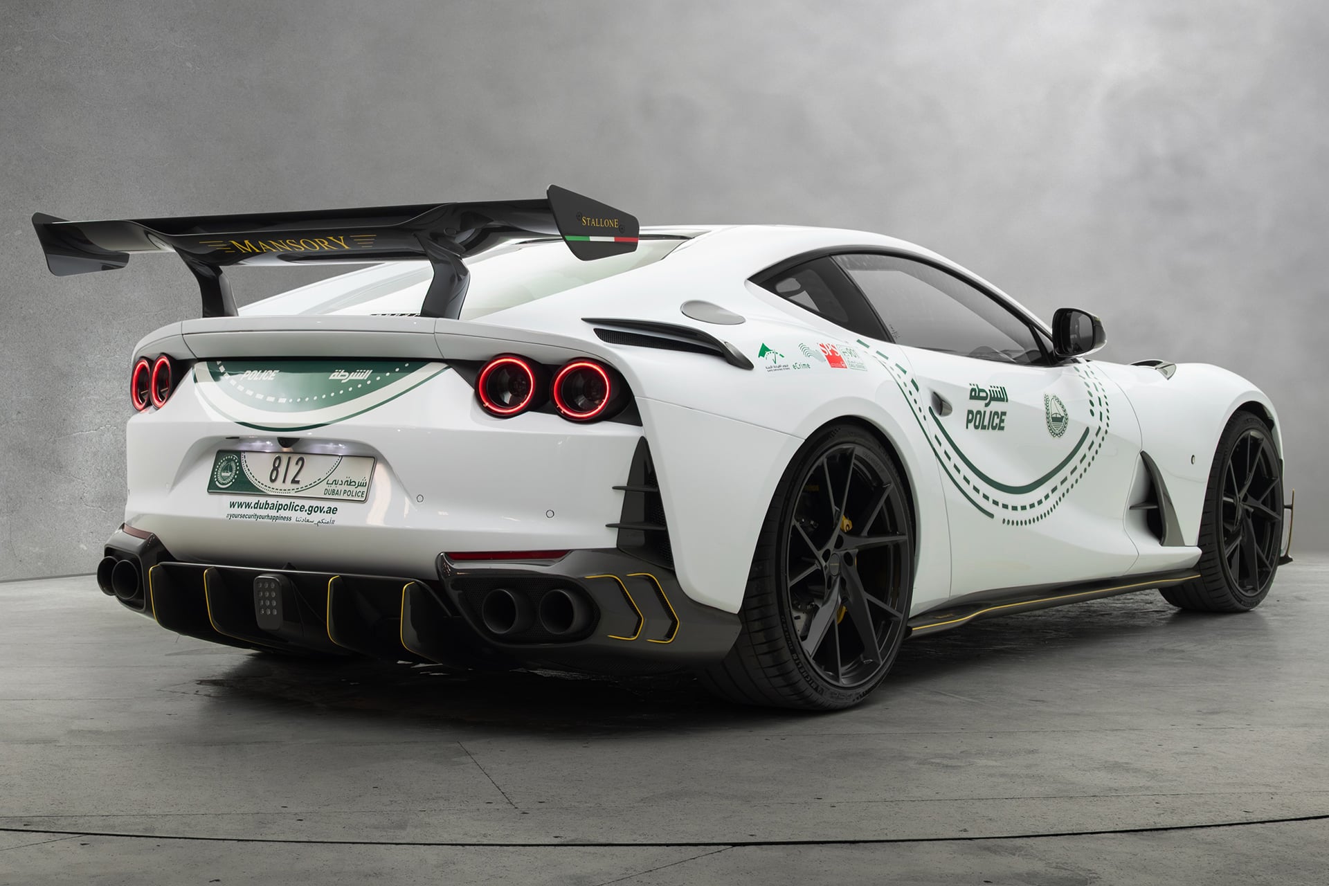 Ferrari 812 Superfast de 811 cv é a nova viatura da polícia de Dubai 2
