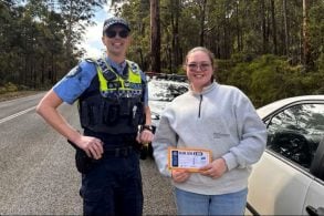 Polícia australiana dá voucher de AU$ 20 a motoristas que passam no bafômetro