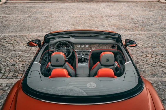 Bentley Continental Coleção Nicolau Copérnico Sol traseira