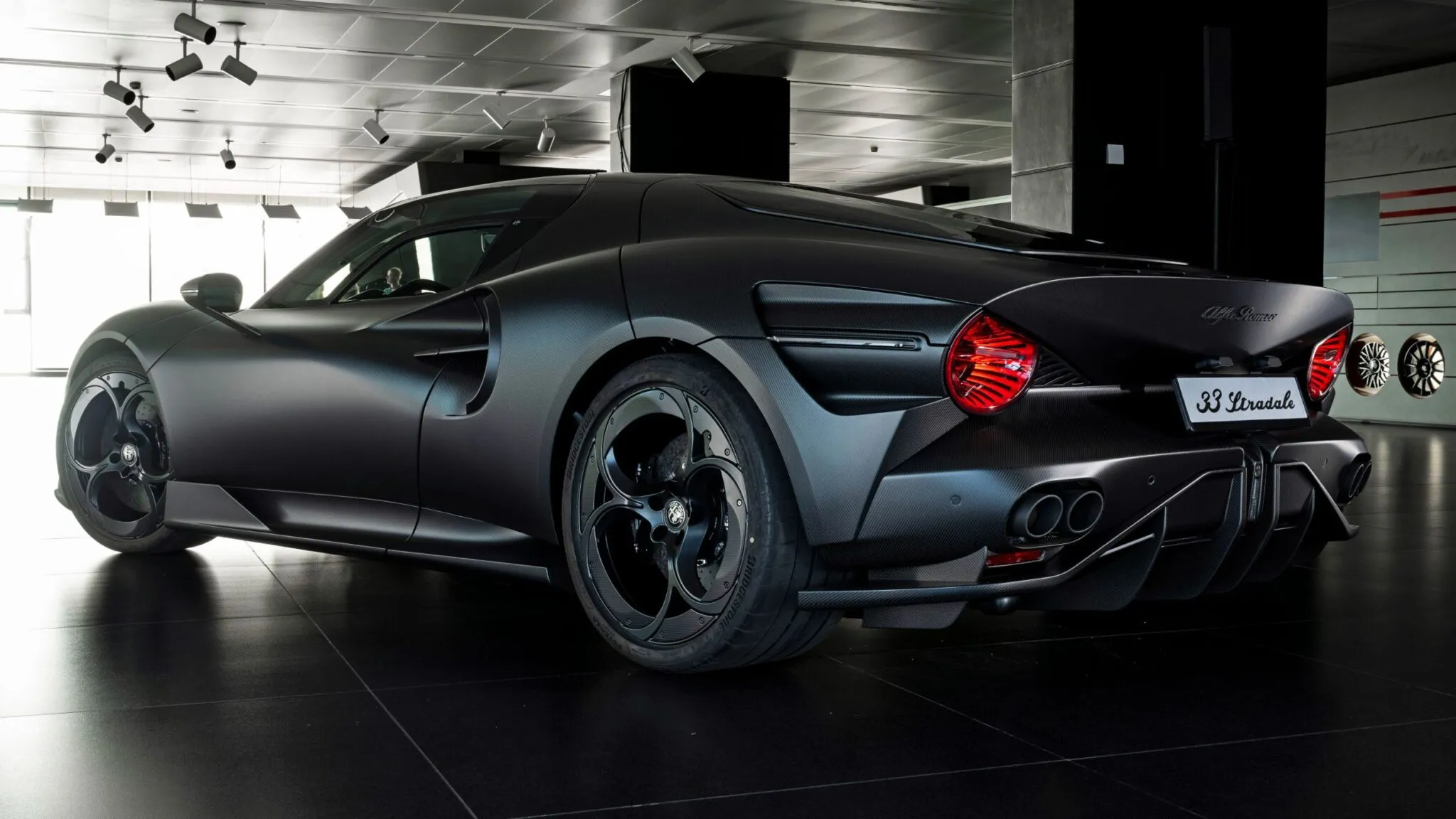 alfa romeo 33 stradale perla nera 5