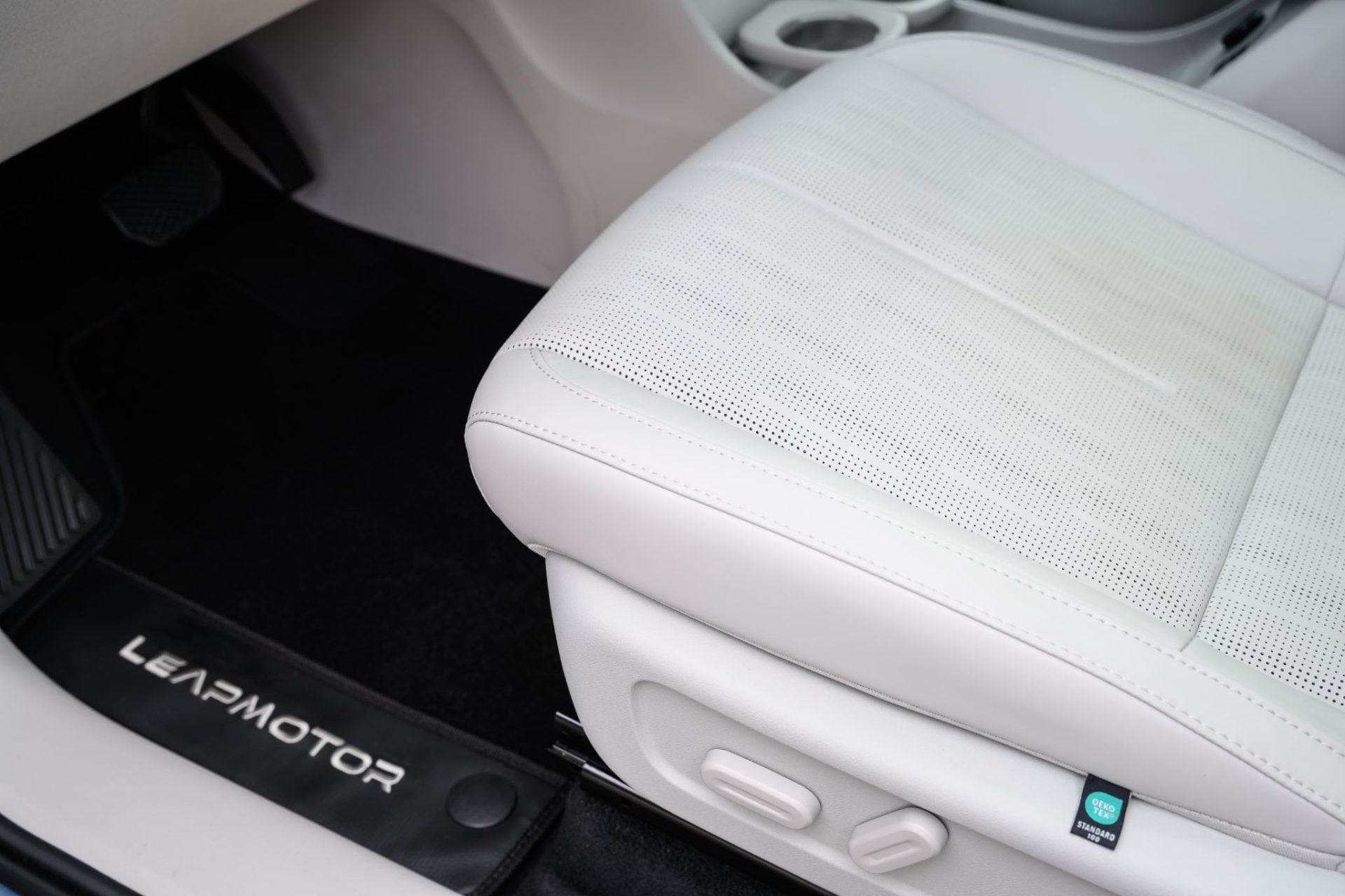 Novo Leapmotor B10 Ultra Híbrido (34)