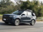 Jaecoo 5 Prestige 2027 azul frente em movimento (4)