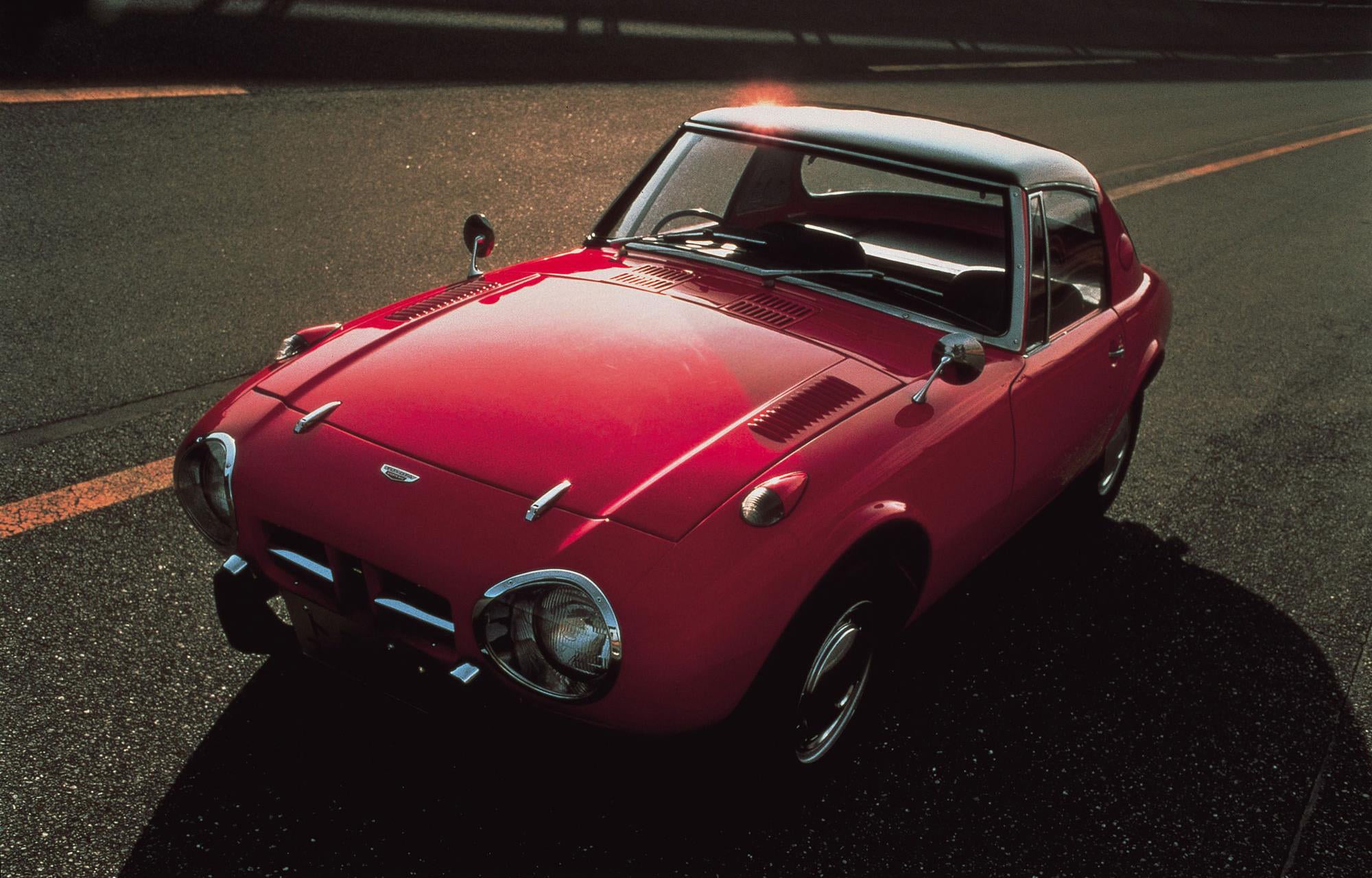 toyota sports 800 vermhlo frente parado