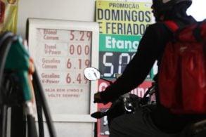 Postos de combustíveis oferecem preços menores após redução do ICMS sobre combustíveis