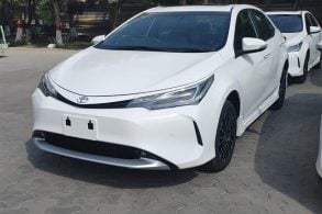 Toyota Corolla X Paquistão frente