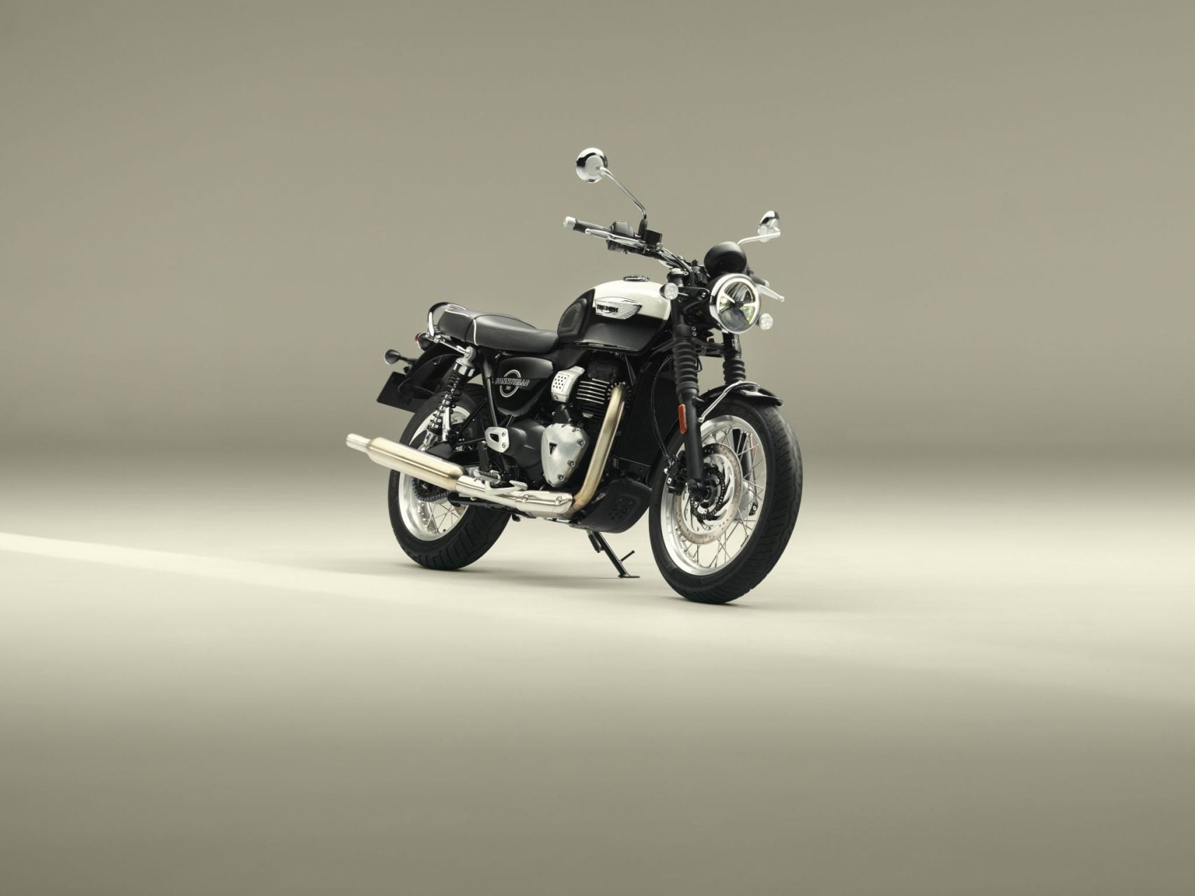 Triumph Bonneville T40 (2)