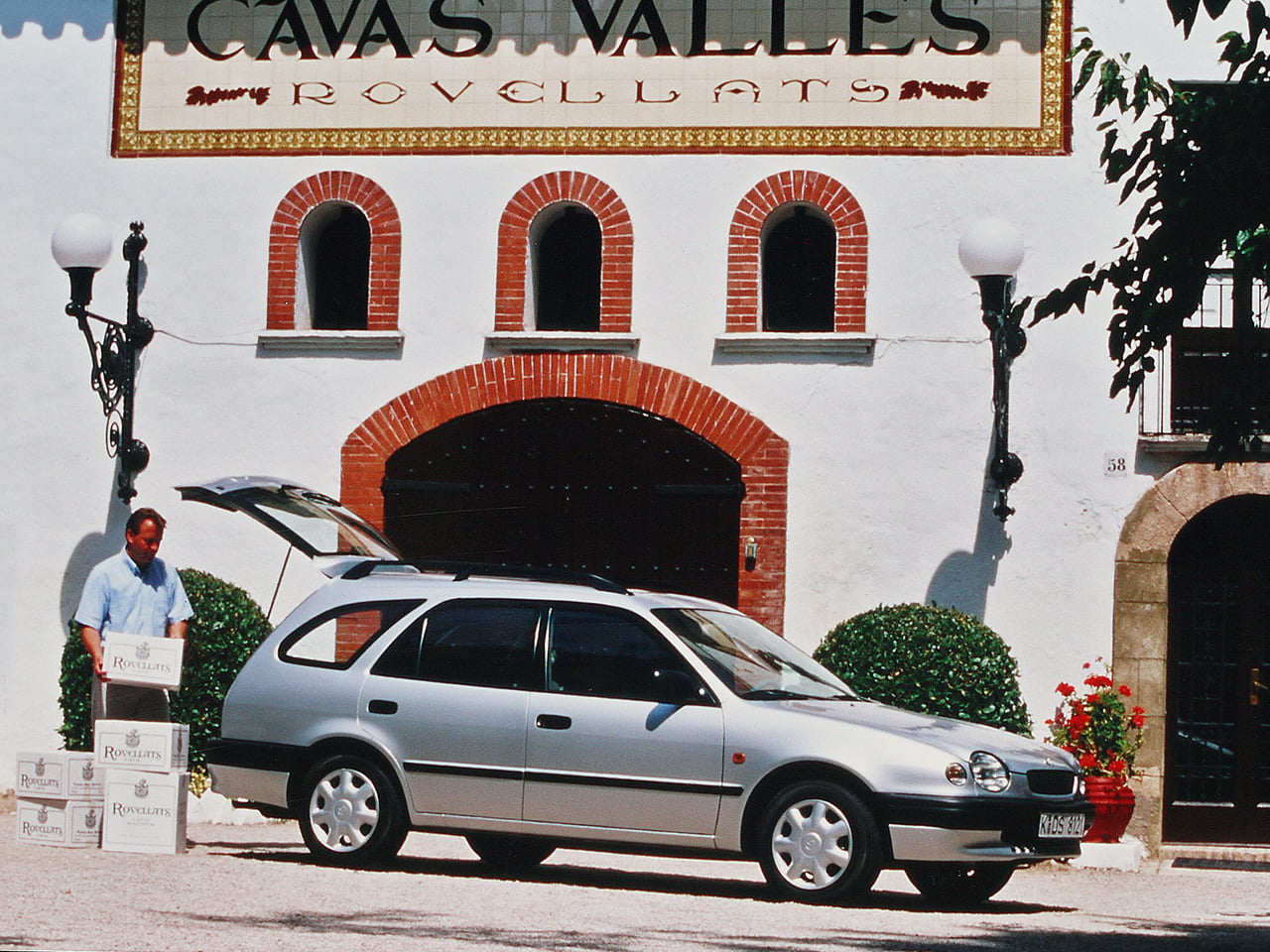 toyota corolla wagon prata oitava geração frente