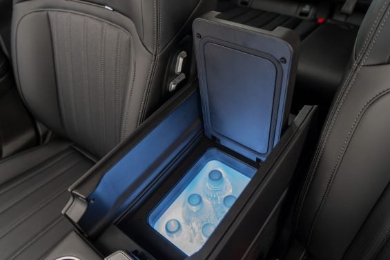 Jetour S08 Premium 2027 Interior regrigerador console central