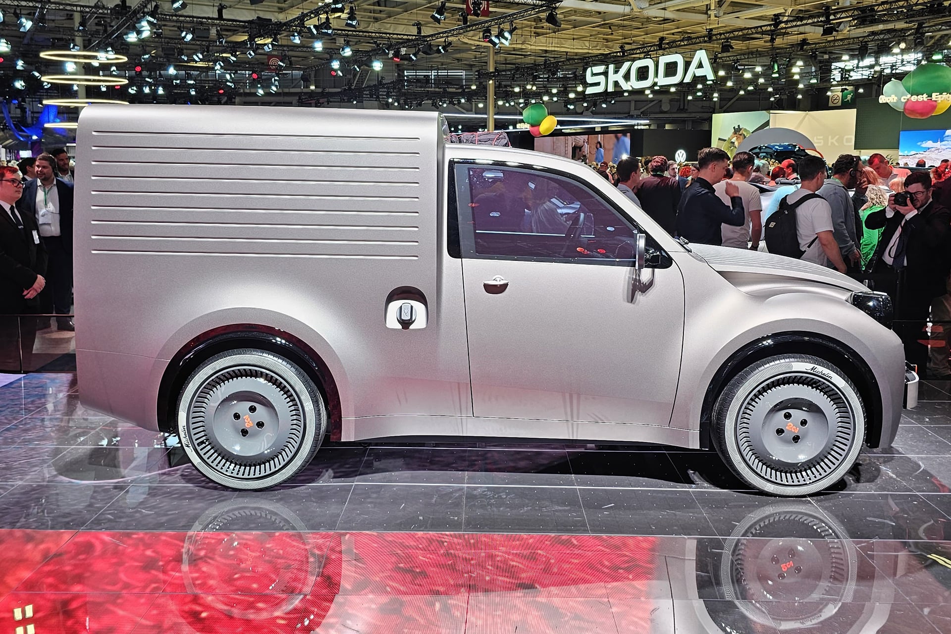 Citroën 2 CV Fourgonnette no Salão de Paris Foto AutoPapo Felipe Boutros 3