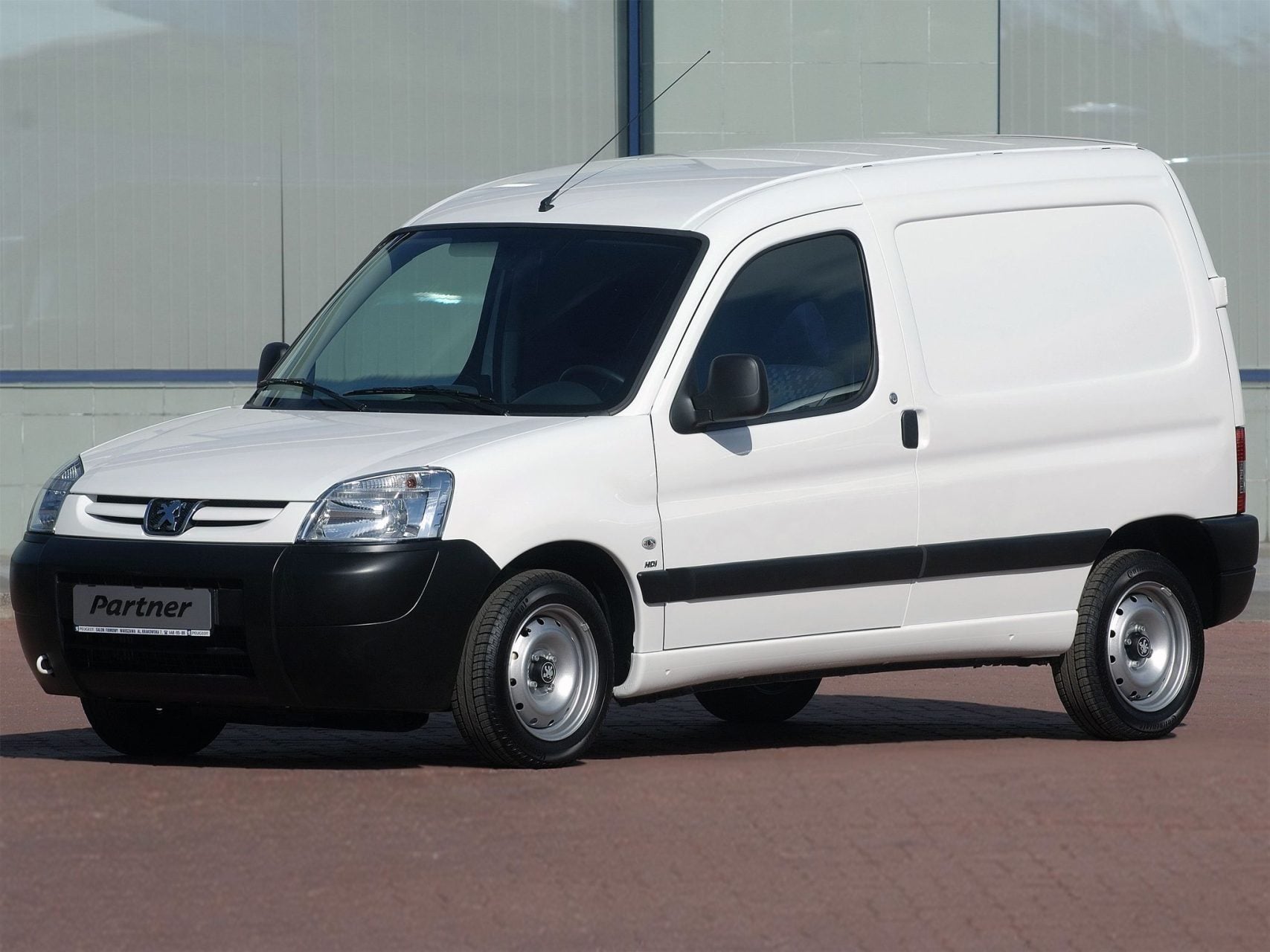 peugeot partner van branco frente parado peugeot partner van branco frente parado