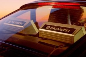 Pioneer Box Speakers in Porsche 911