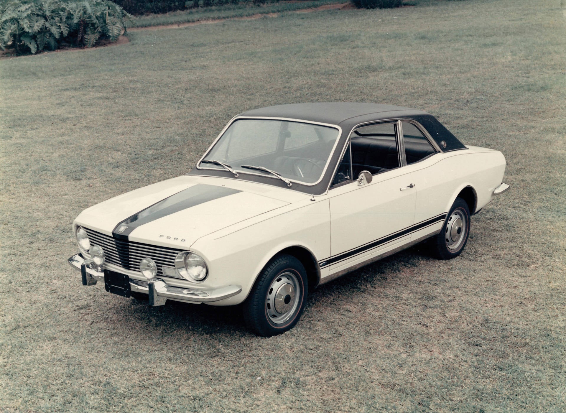 ford corcel cupê branco frente visto de cima ford corcel cupê branco frente visto de cima