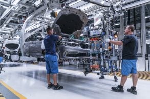 BMW Group Fábrica Dingolfing; Montagem de Tecnologia; Montagem Frontend