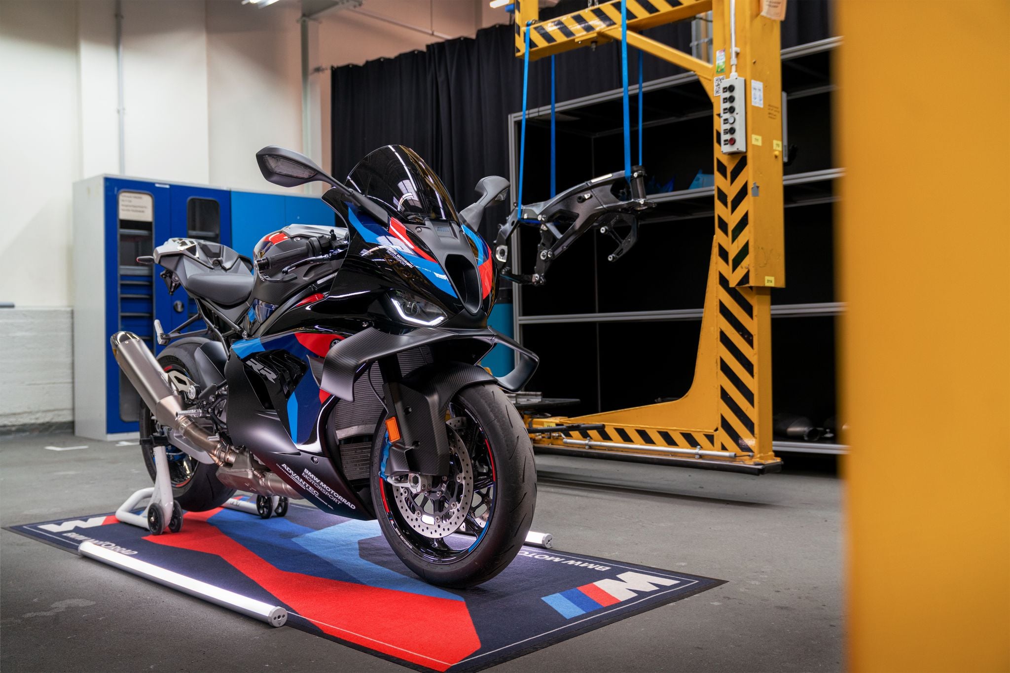 Novo chassi da BMW M 1000 RR (1)
