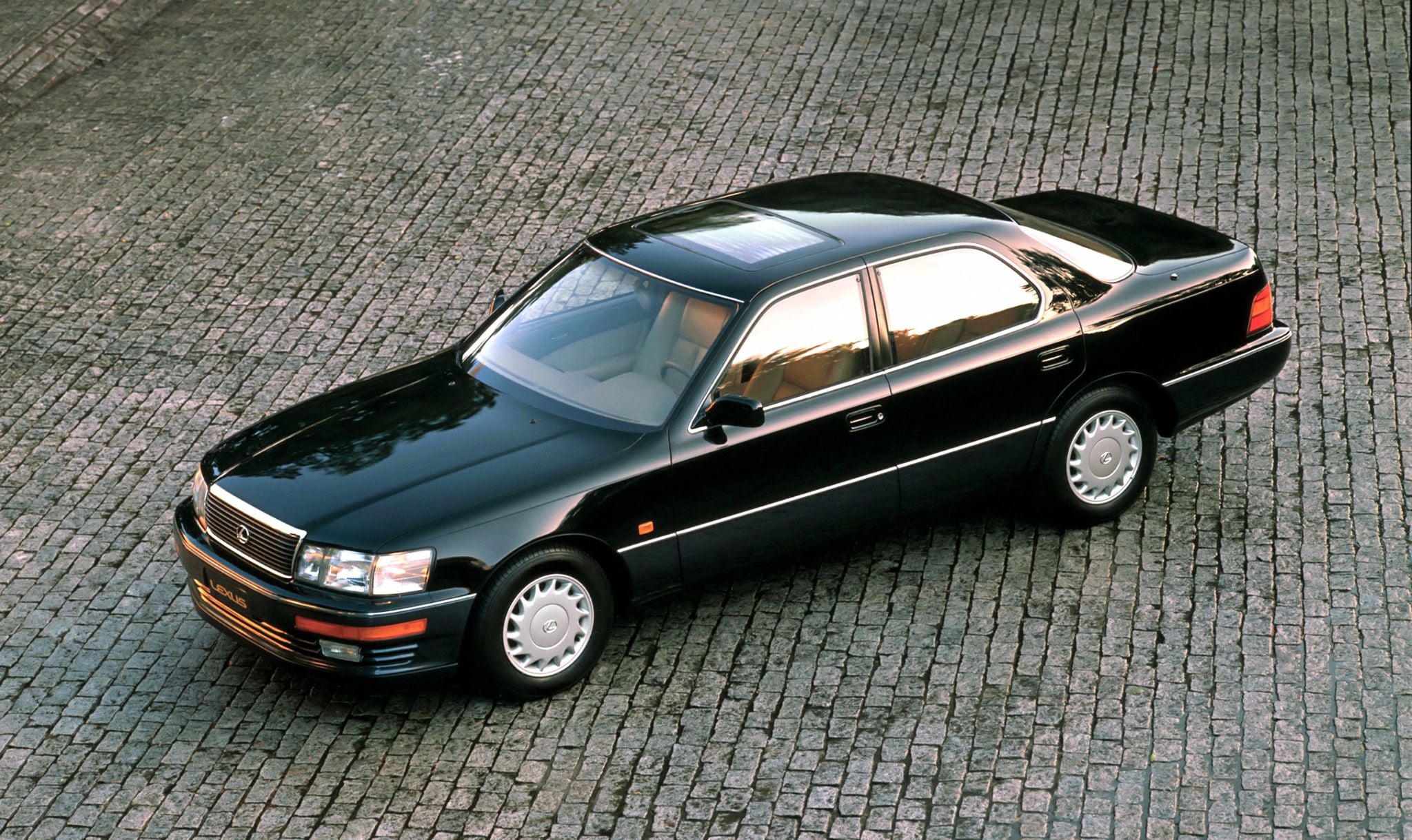 lexus ls 400 preto visto de cima