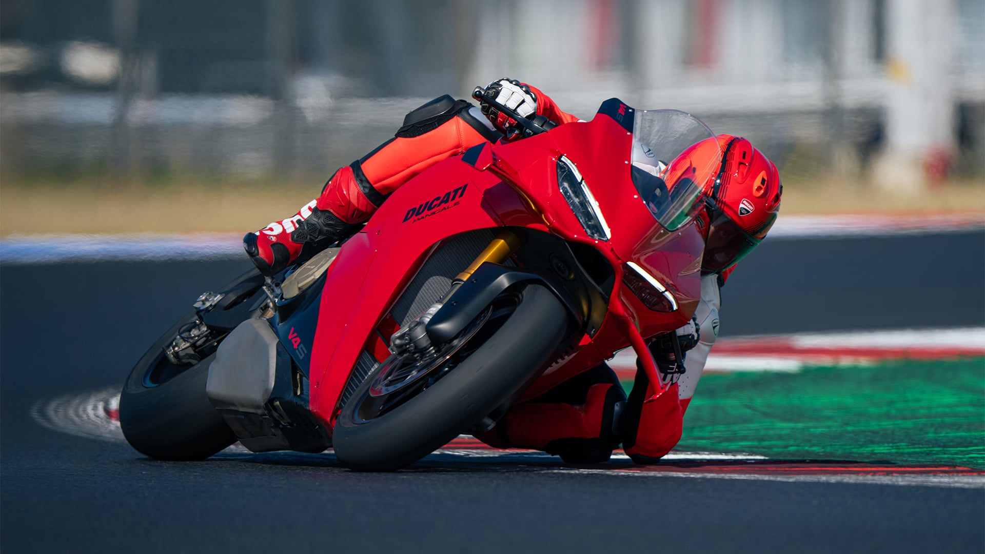 Ducati Panigale V4 S (6) Ducati Panigale V4 S (6)
