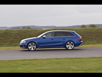 audi rs4-42-fsi-avant-s-tronic-quattro-2015 lateral