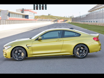 bmw m4-30-coupe-2016 lateral