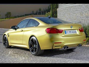 bmw m4-30-coupe-2016 traseira