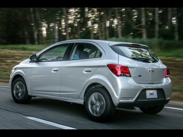 chevrolet onix-14-advantage-aut-2018 traseira