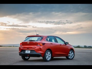 chevrolet onix-ltz-10-turbo-aut-2020 traseira