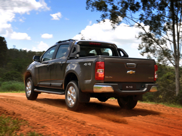 chevrolet s10-28-ctdi-4x4-ltz-cab-dupla-aut-2016 traseira