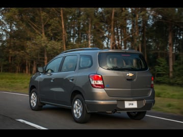 chevrolet spin-ltz-7s-18-flex-2017 traseira