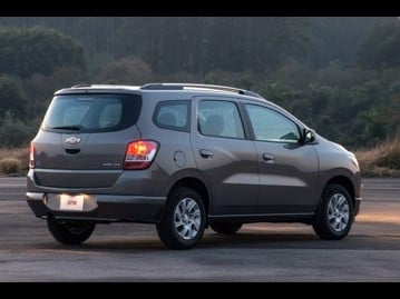 chevrolet spin-ltz-7s-18-flex-aut-2017 traseira