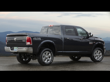 dodge ram-2500-cd-67-4x4-laramie-2017 traseira