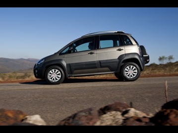 fiat idea-adventure-18-16v-etorq-2016 lateral
