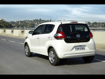 fiat mobi-evo-like-10-flex-4p-2017 traseira