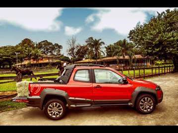fiat strada-adventure-mangalarga-18-flex-cabine-dupla-2013 lateral