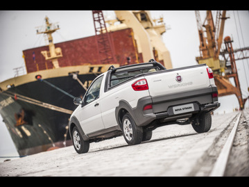 fiat strada-hard-working-14-fire-flex-2017 traseira
