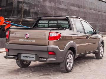 fiat strada-hard-working-14-fire-flex-cab-dupla-2017 traseira