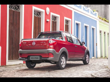 fiat strada-trekking-16-16v-flex-cab-dupla-2015 traseira