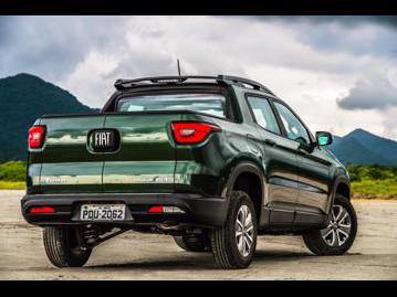 fiat toro-freedom-18-at6-4x2-flex-2017 traseira