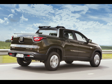 fiat toro-freedom-20-diesel-at9-4x4-2018 traseira