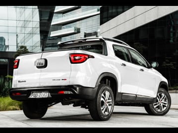 fiat toro-volcano-24-at9-flex-2019 traseira