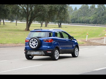 ford ecosport-titanium-20-flex-aut-2018 traseira