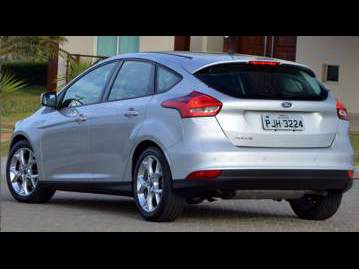 ford focus-hatch-se-16-16v-tivct-2015 traseira