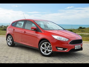 ford focus-hatch-se-plus-20-powershift-2016 frente