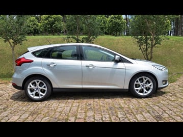 ford focus-hatch-se-plus-20-powershift-2016 lateral